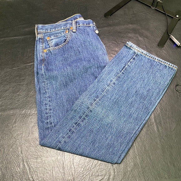 Levi 501 Jeans for Men or Women (34/30) - Picture 3 of 12